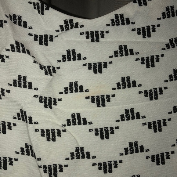 White fit and flare dress with black detailing - Picture 3 of 3